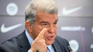 “طعنة غادرة من الصلع”: صفقة انتقال لاعب في نادي برشلونة تثير غضب جوان لابورتا